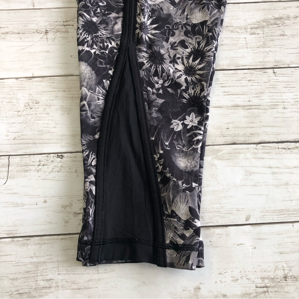LULULEMON Up The Pace Flowabunga Black/White Sunflower Print Cropped Leg… - Picture 6 of 12